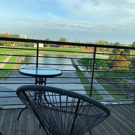 Riverside Apartment Self Check-In ไคลเพดา ภายนอก รูปภาพ